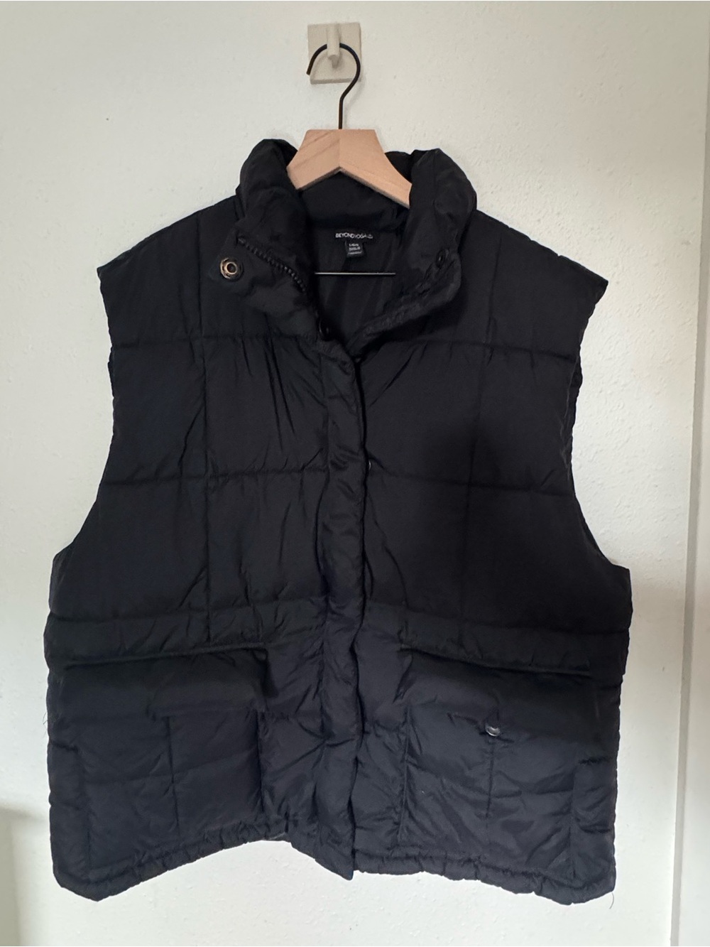 NWOT Beyond Yoga Black Puffer Vest - Women's Large